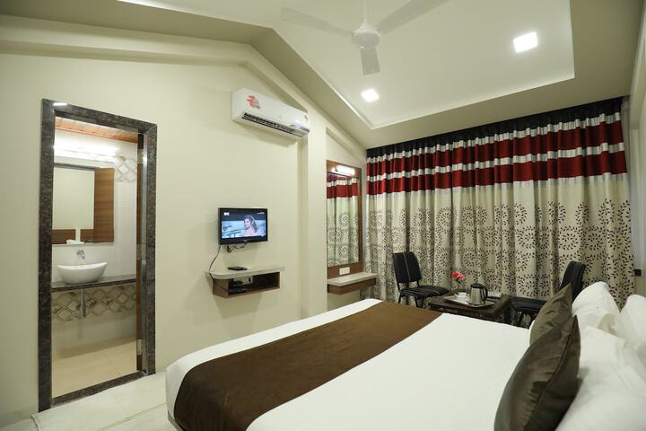 Room 7 of 18