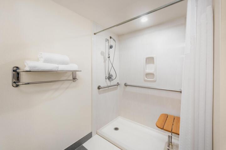 Double Accessible (3 of 4)