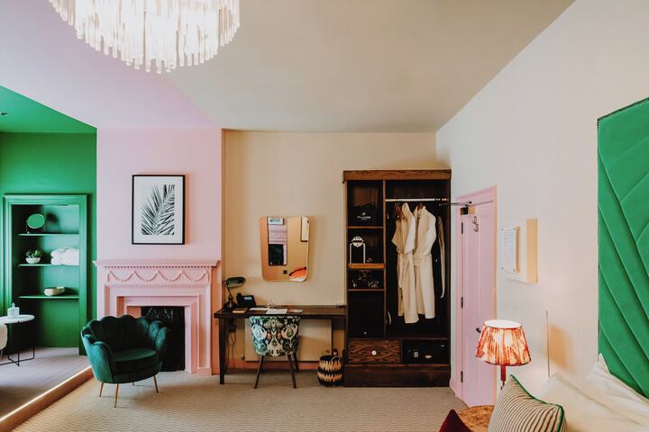 Room 15 of 40