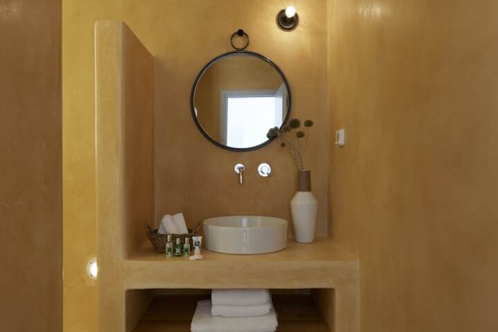 Room 28 of 40