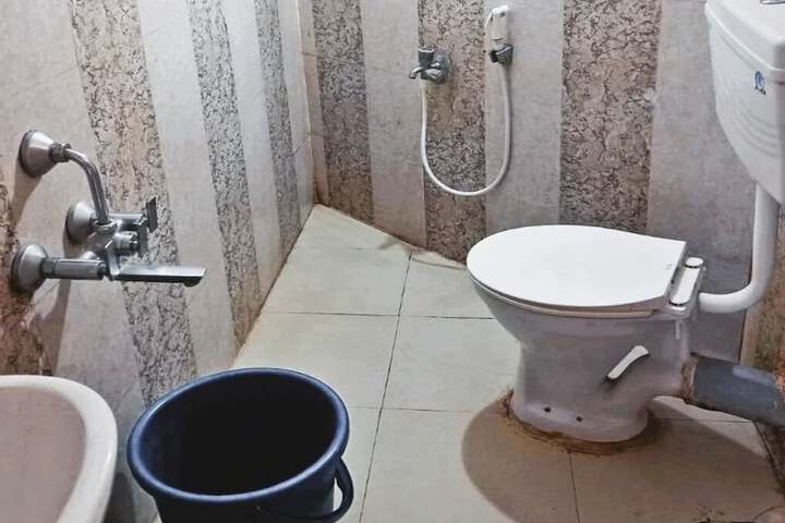 Room 4 of 7