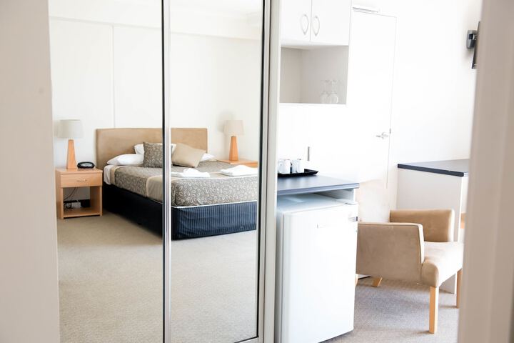 Room 4 of 39