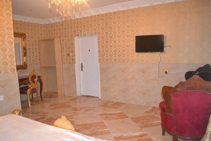 Room 38 of 61