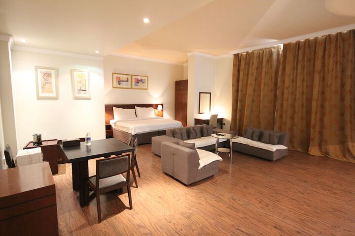 Room 16 of 37