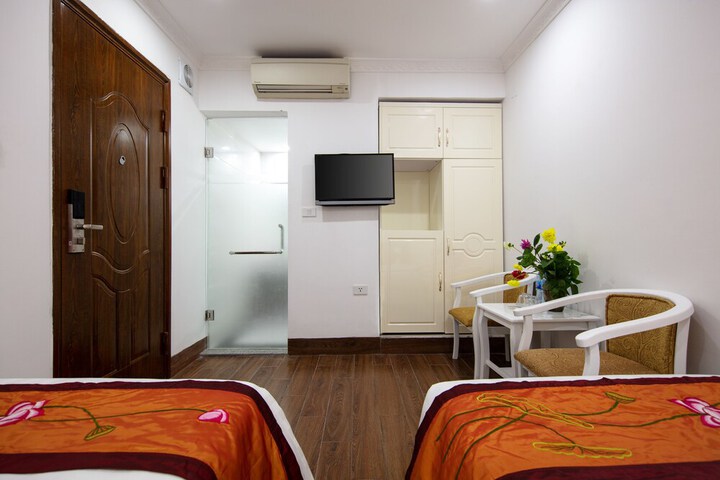Room 4 of 33