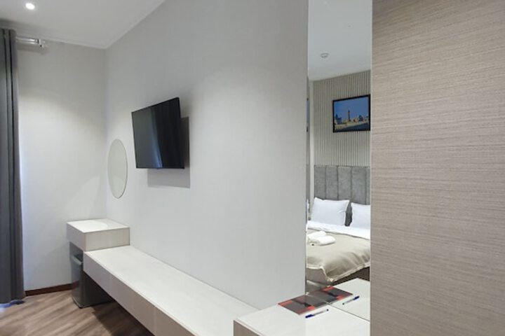 Room 3 of 13