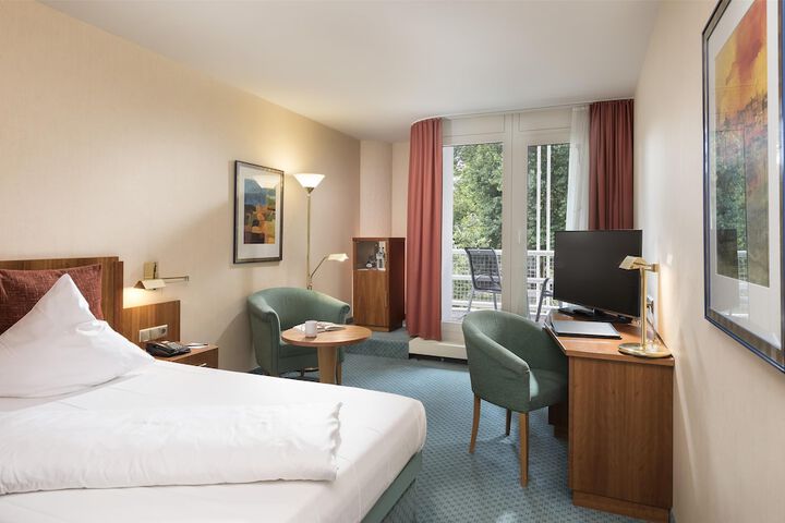 Room 14 of 90