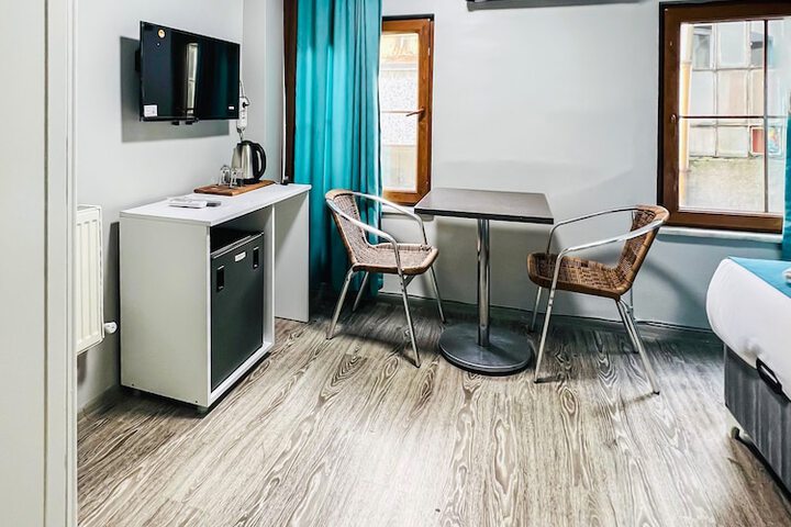 Room 16 of 28
