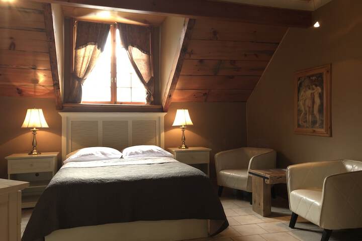 1 Queen Bed (35 of 43)
