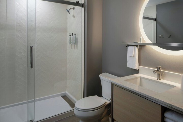 Room 17 of 27