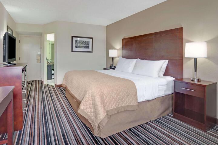 1 King Bed (8 of 15)
