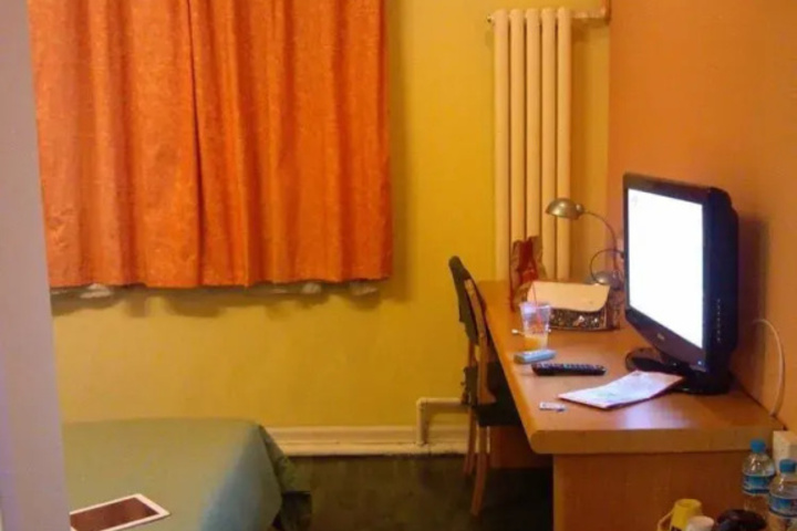 Room 4 of 7