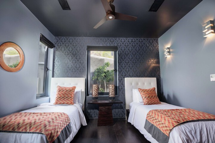 Room 3 of 239