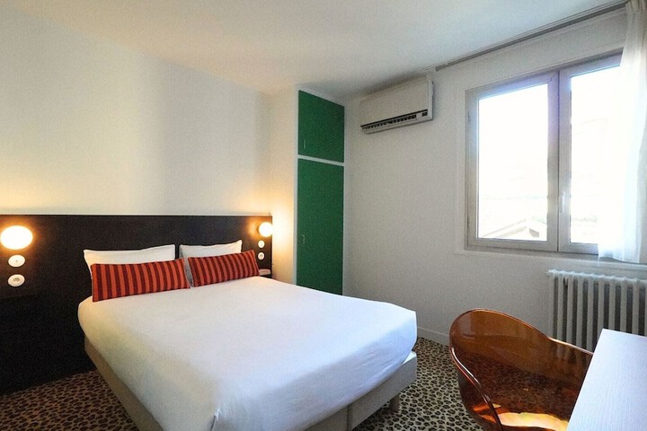 Room 31 of 119