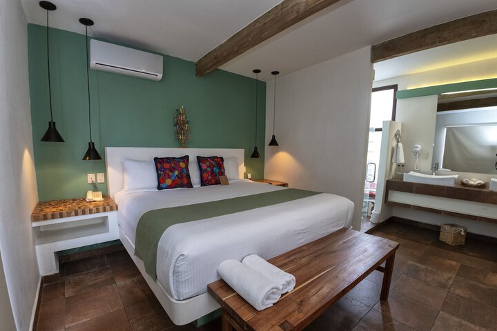 Room 4 of 225