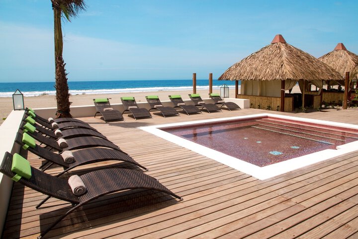 Hotel Pool