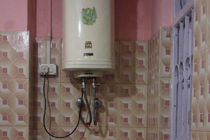 Room 5 of 8