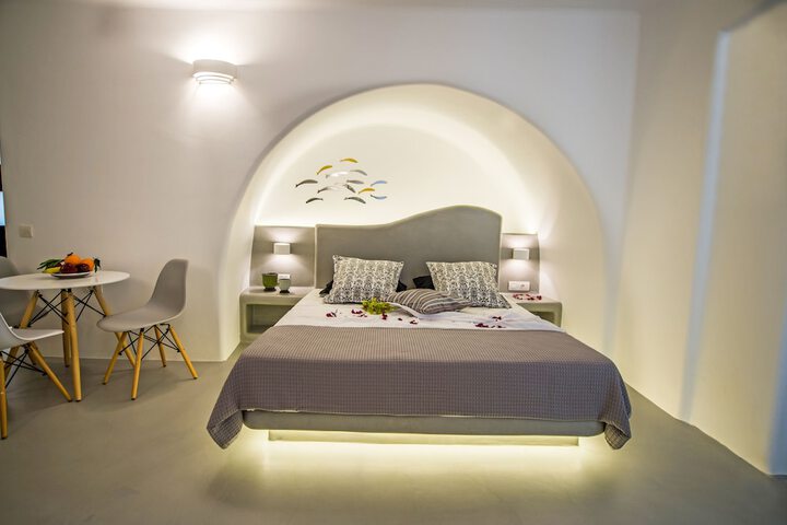 Room 8 of 230
