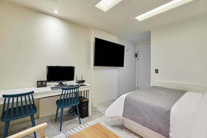 Room 3 of 13