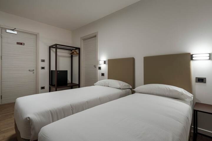 Room 10 of 38