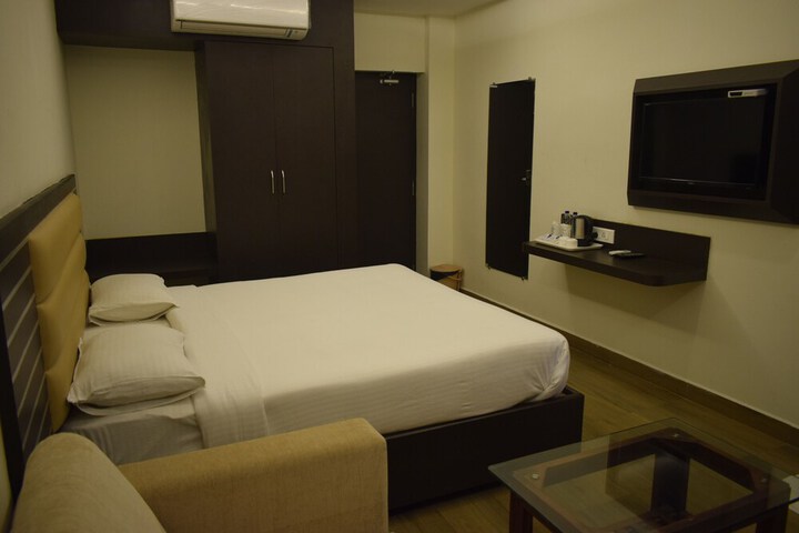 Room 19 of 40