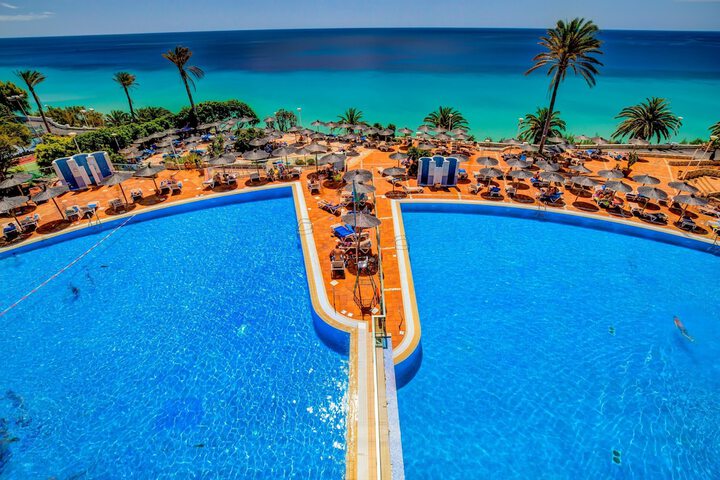 Hotel Pool