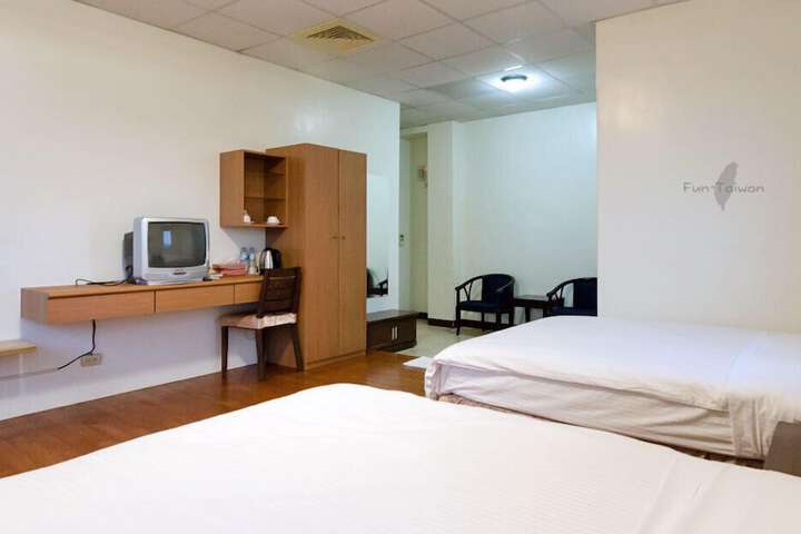 Room 8 of 48