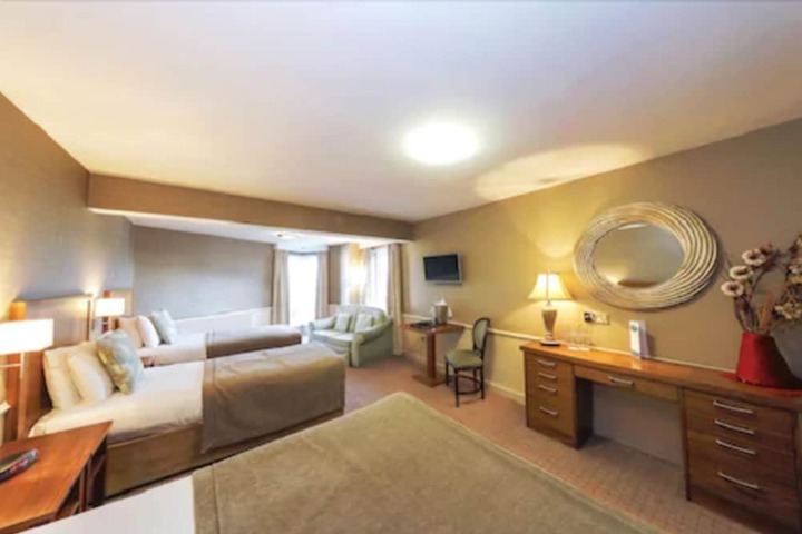 Room 10 of 51