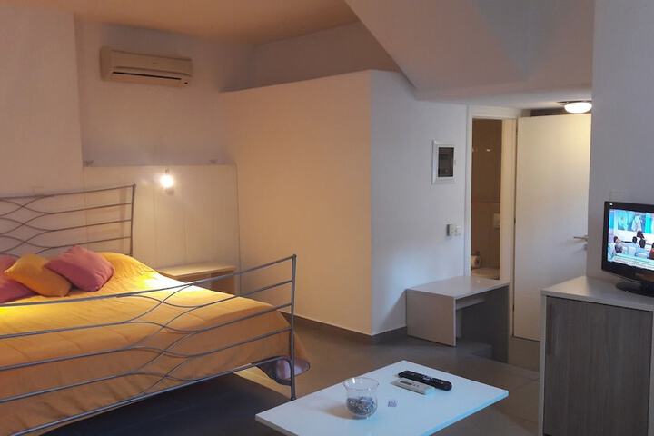 Room 10 of 35