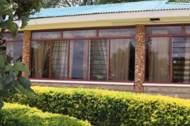 Hotel Exterior 16 of 17
