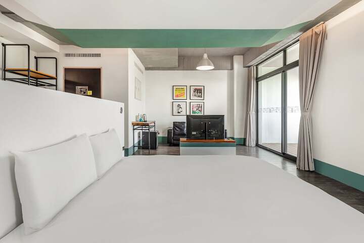 Room 102 of 201