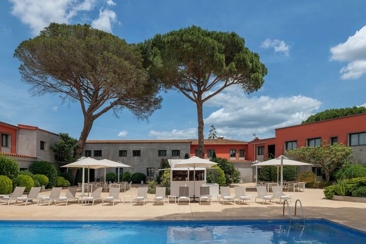 Hotel with Pool
