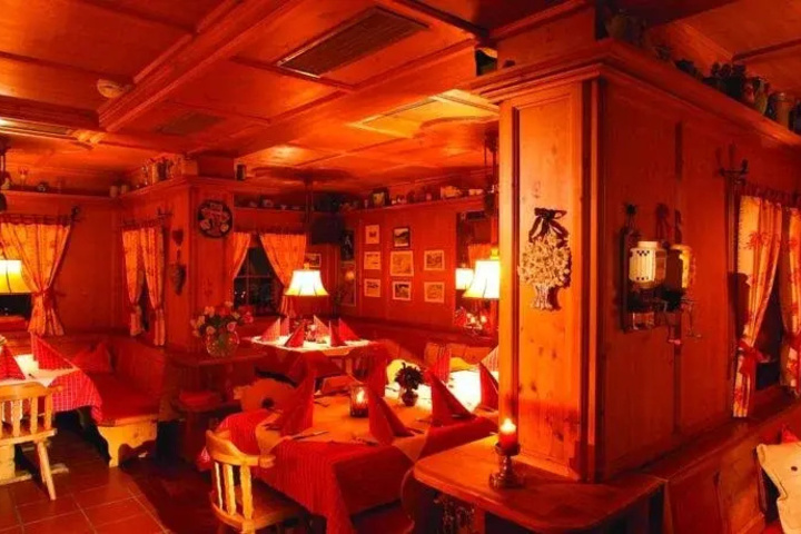 Dining 21 of 25