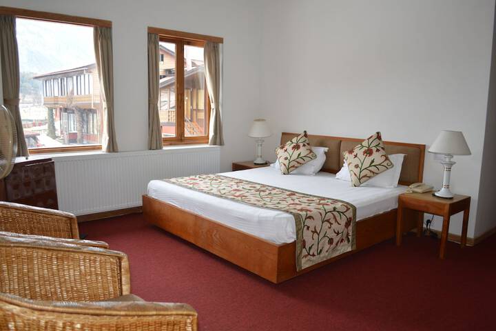 Room 2 of 36