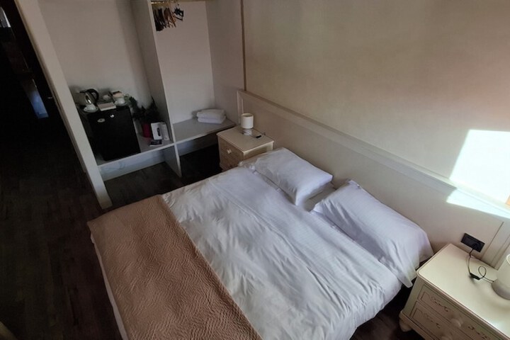 Room 11 of 39