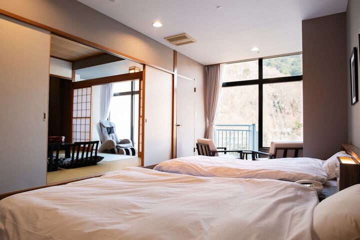 Room 13 of 127