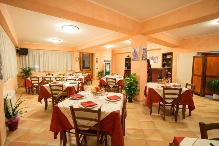 Dining 11 of 22
