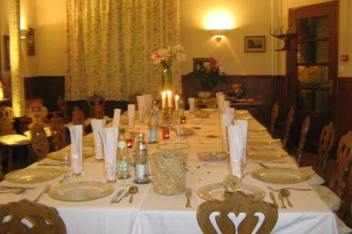 Dining 20 of 21