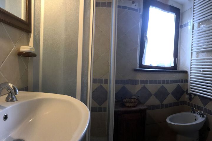 Room 83 of 99