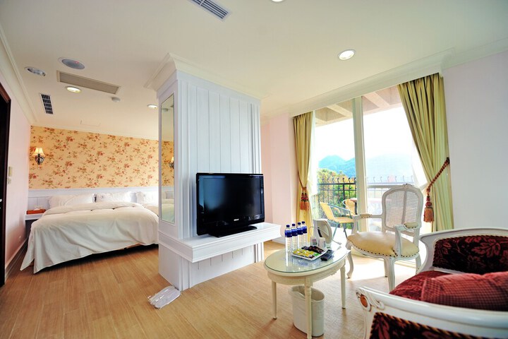 Room 9 of 34