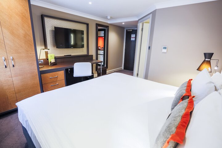 Room 9 of 126
