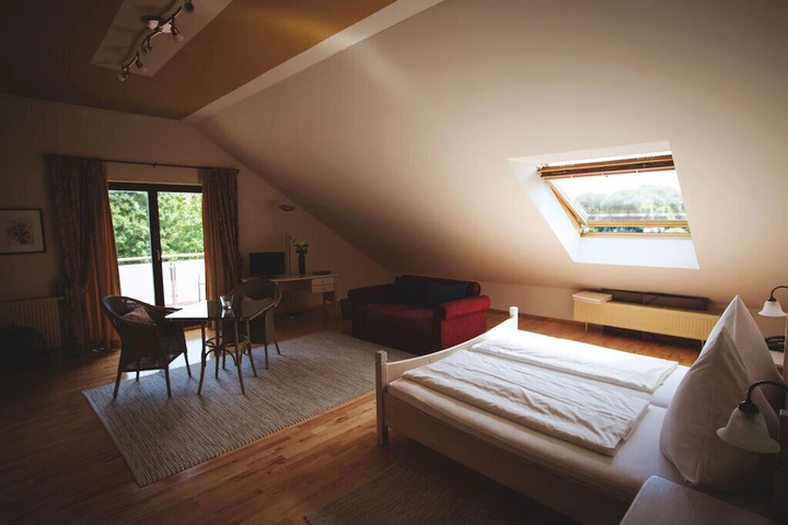 Room 4 of 10