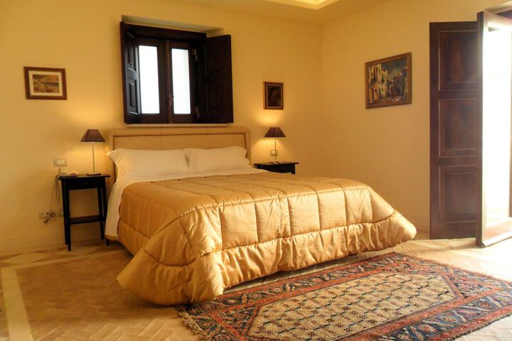 Room 10 of 47