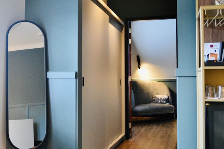 Room 35 of 96