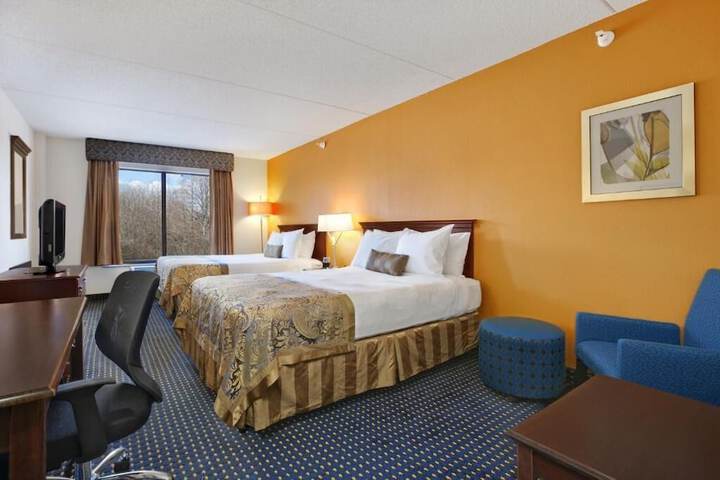 2 Queen Beds (3 of 10)