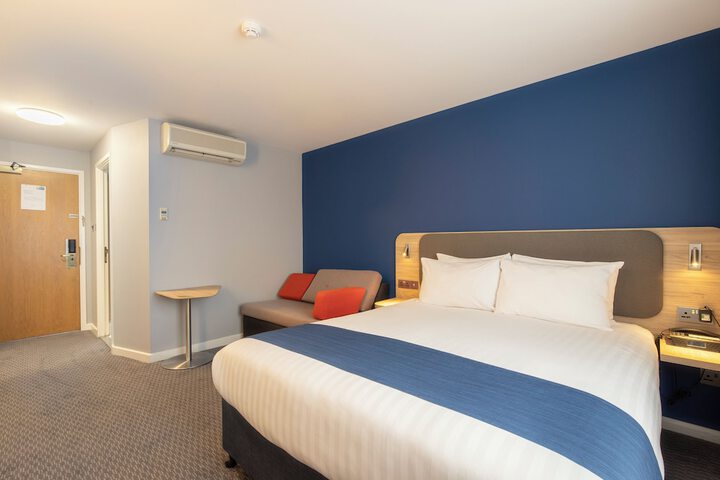 Room 15 of 52