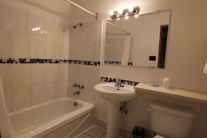 Room 9 of 15
