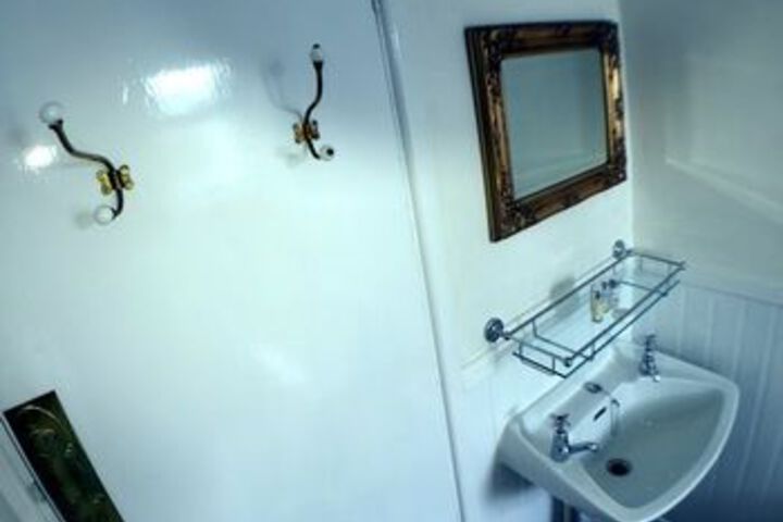 Room 4 of 42