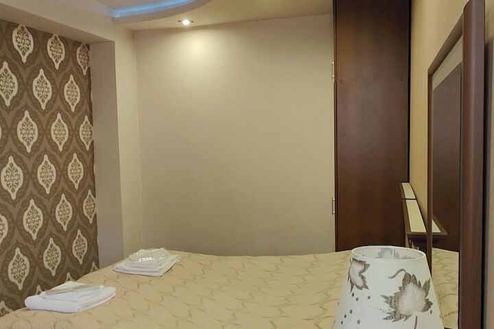 Room 83 of 164