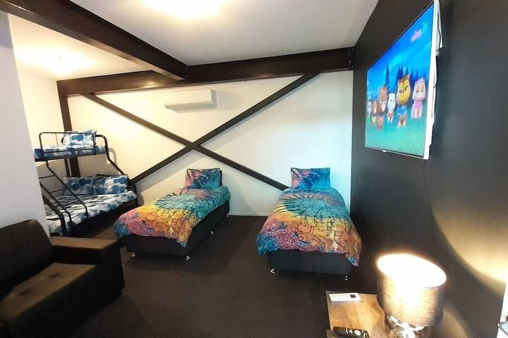Room 8 of 34